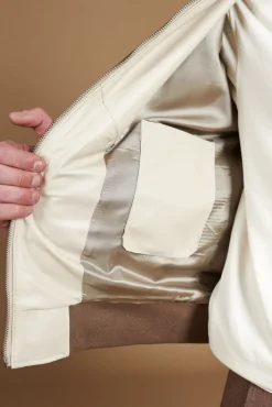 Uomo D'Arienzo 106 - Giubbotto bomber in pelle traforata color crema con profili a contrasto fango