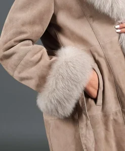 Donna D'Arienzo Ada - Cappotto in montone scamosciato beige con bordi in volpe
