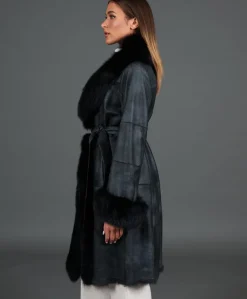 Donna D'Arienzo Ada - Cappotto in pelliccia di lapin nappato nero con collo in volpe