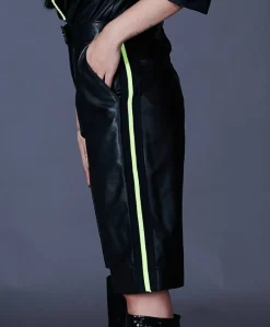 Donna D'Arienzo Aga - Bermuda in pelle nera con profili verde fluo