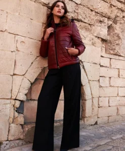 Donna D'Arienzo Elsa - Piumino in pelle rossa con cappuccio nappa effetto liscio