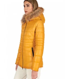 Donna D'Arienzo Ladies - Piumino in pelle ocra con cappuccio pelliccia effetto liscio
