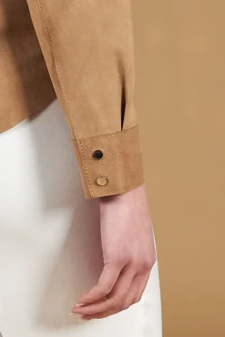 Donna D'Arienzo Megan - Camicia in pelle scamosciata beige con bottoni a pressione