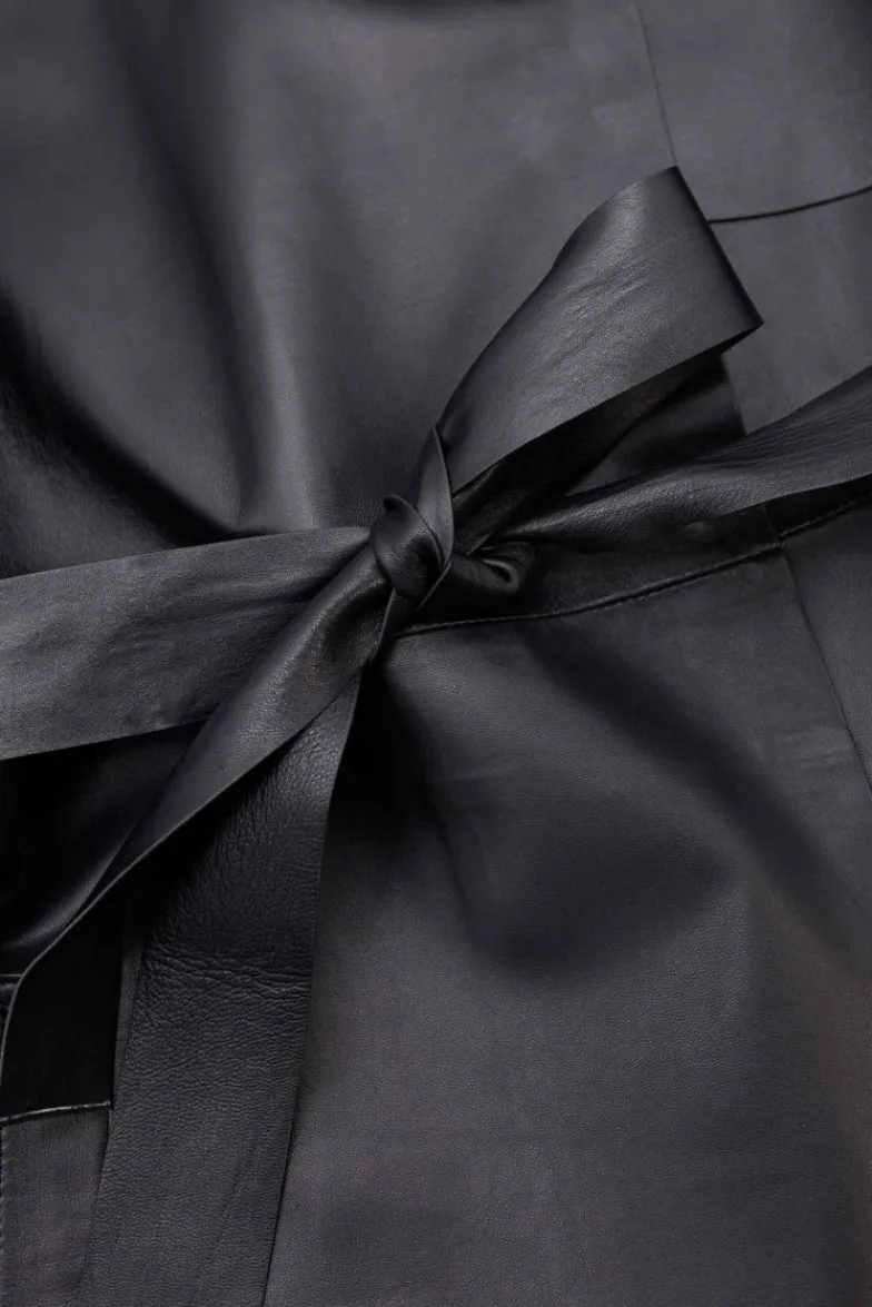 Donna D'Arienzo Sienna - Cappotto in pelle nera nappa effetto liscio con cintura