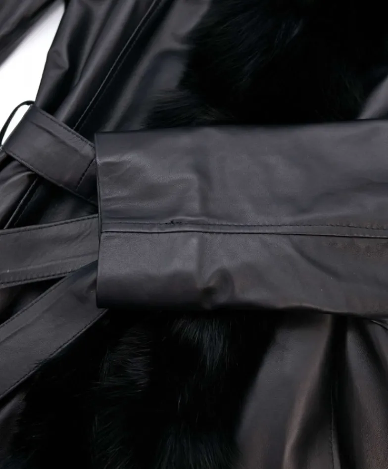 Donna D'Arienzo Tina - Cappotto in pelle nera con cappuccio bordato pelliccia